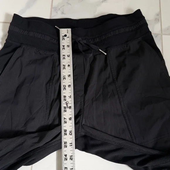 Lululemon Dance Studio Crop *25"
Black Unlined Lounge Pants Joggers Size 6 - Picture 14 of 16